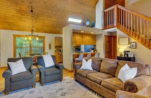 Branson West Cabina | Modern Lodge, 3 Miles from Silver Dollar City!