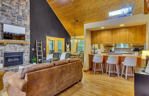 Branson West Cabina | Modern Lodge, 3 Miles from Silver Dollar City!
