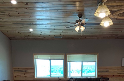 Gove County Cabina | Modern Lodge in quiet, country setting. Family, outdoorsman, and pet-friendly.