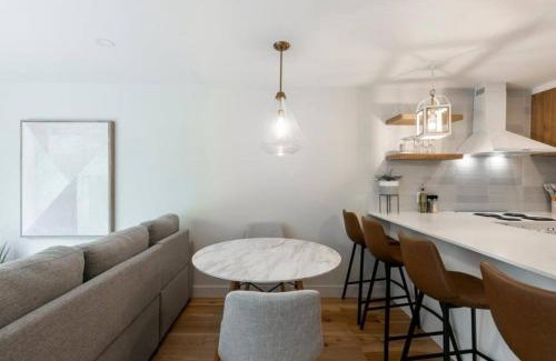 Mont-Tremblant Village Apartamento | Modern Lodge Pool & Spa Mont-Tremblant