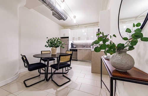 Historic Core Apartamento | Modern Loft | 1BR in Downtown LA with Rooftop!