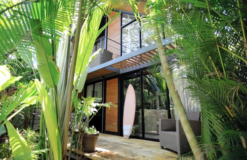 Malpaís Apartamento | Modern loft in Mal País with A/C, close to Santa Teresa with shared pool