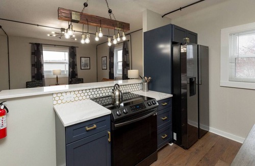 West Des Moines Apartamento | Modern Loft in Valley Junction!