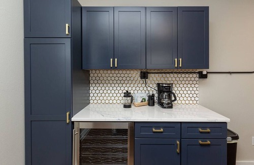 West Des Moines Apartamento | Modern Loft in Valley Junction!