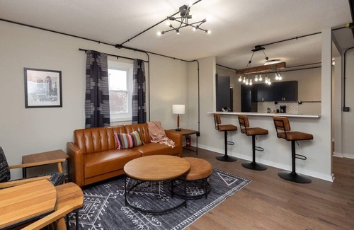 West Des Moines Apartamento | Modern Loft in Valley Junction!