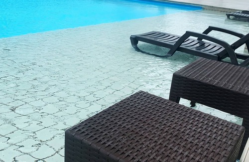 El Cangrejo Apartamento | Modern loft-style, 2 level apartment with city views, cover parking and pool.