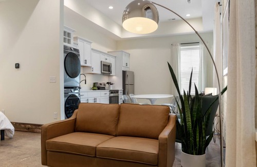 Milton Apartamento | Modern Loft-Style Retreat Near Blenko Glass – Milton, WV