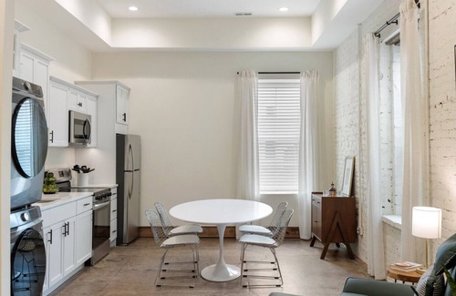 Milton Apartamento | Modern Loft-Style Retreat Near Blenko Glass – Milton, WV