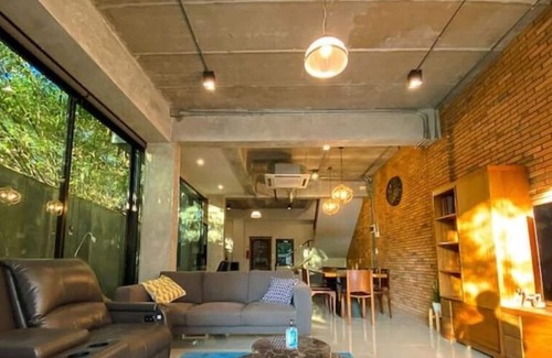 Su Thep Casa | Modern Loft Townhouse In Nimman (Quiet Street)