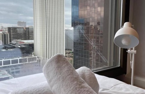 Cuatro Caminos Apartamento | Modern Loft with Rooftop Pool & City Views