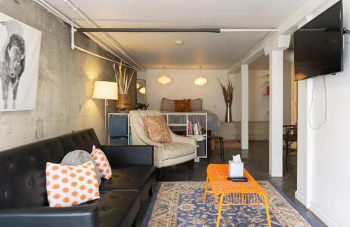 Old Southwest Apartamento | Modern lofty studio in Midtown/Charming Old SW