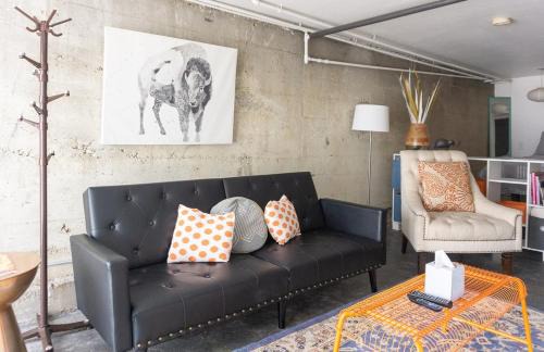 Old Southwest Apartamento | Modern lofty studio in Midtown/Charming Old SW