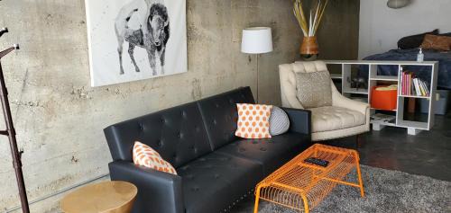 Old Southwest Apartamento | Modern lofty studio in Midtown/Charming Old SW