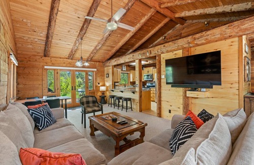 Durango Cabina | Modern Log Cabin, Great Deck, 10 min from Durango!