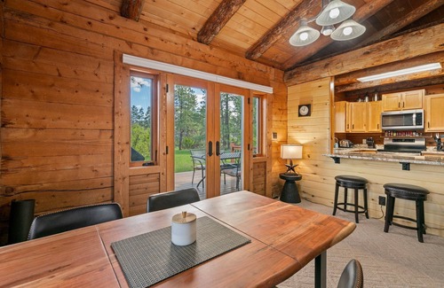 Durango Cabina | Modern Log Cabin, Great Deck, 10 min from Durango!