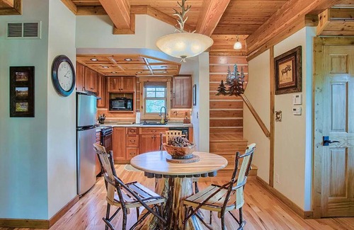 Mahomet Apartamento | Modern log cabin