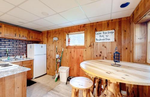 Montgomery Center Apartamento | Modern Log Chalet - Lower Unit