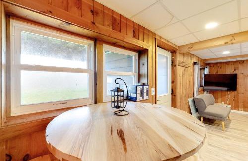 Montgomery Center Apartamento | Modern Log Chalet - Lower Unit