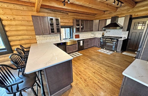 Conway Casa | Modern Log Home on the Kancamagus, Sleeps 18