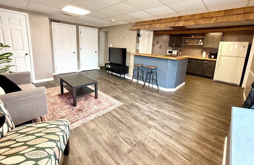 Festus Casa | Modern Lower-Level Apartment in the Heart of Festus