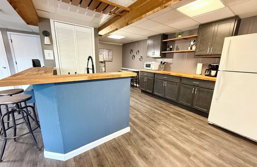 Festus Casa | Modern Lower-Level Apartment in the Heart of Festus