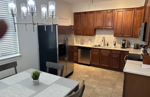 Mobile Casa | Modern lower level midtown apartment with cable and high speed internet!
