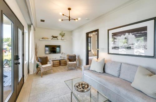 Ludington Apartamento | Modern Ludington Condo Across From the Lake!