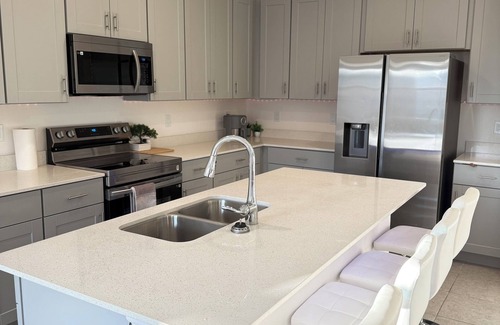 Haines City Casa | Modern Lux 3BR Home Near Disney, Lego Land, and Universal
