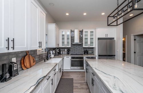 Grant Hill Casa | Modern Lux Home: 4B/3B Retreat: Close to Downtown!