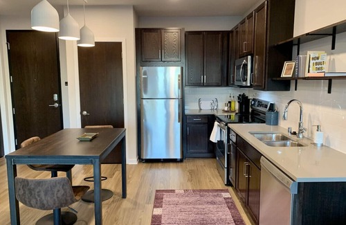 Brown Deer Apartamento | Modern Luxe 1BR Apt with Gym, Pool, and Parking