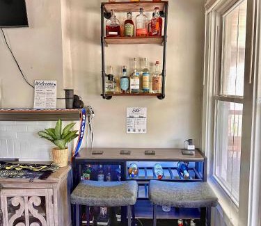 Columbus Casa | Modern Luxe 3BR 1BA with Bar 9