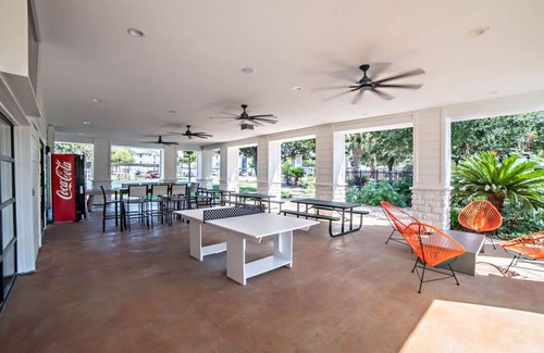 Pleasant Valley Apartamento | Modern Luxe 4BR 4BA Retreat in East Riverside, Austin - Ideal for Families & Gro
