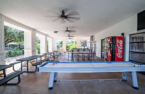 Pleasant Valley Apartamento | Modern Luxe 4BR 4BA Retreat in East Riverside, Austin - Ideal for Families & Gro