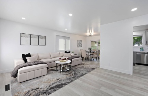 Burley Casa | Modern Luxe A 2BR Retreat by Modern Space Properties