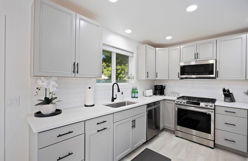 Burley Casa | Modern Luxe A 2BR Retreat by Modern Space Properties