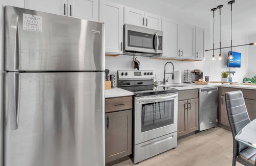 Elizabeth Apartamento | Modern luxe apt Airport+ NYC