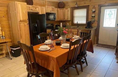 Conyers Cabina | Modern Luxe Cabin Tucked away on the Yellow River!