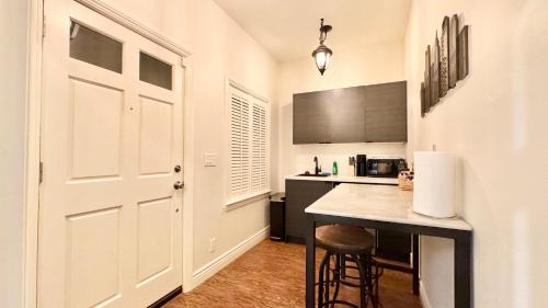San Jose Casa | Modern Luxe King Suite in Heart of San Jose