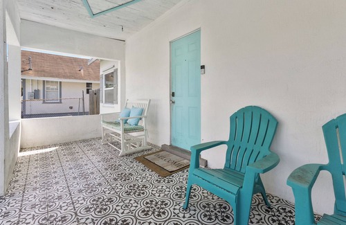 Palm Beach - West Palm Beach Casa | Modern Luxe Retreat w/Hot Tub: 5 Mins to Beach