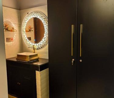 Uttara Apartamento | Modern Luxe Studio Apartment in Uttara near Airport