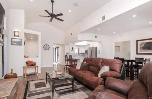 Borrego Springs Casa | Modern, Luxurious Home on Rams Hill Golf Course