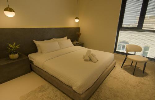 Seeb Apartamento | Modern Luxurious 1BR, Penthouse BLISS