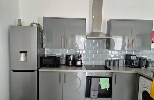 Fenny Stratford Apartamento | Modern Luxurious 2 Bedroom Apartment with Balcony on High Street!