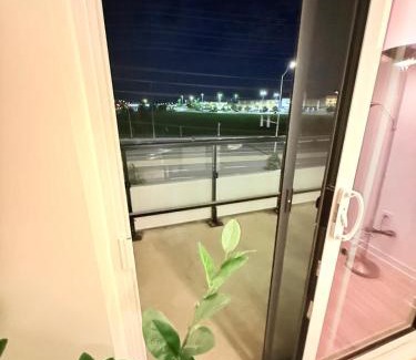 Central Erin Mills Apartamento | Modern & luxurious Condo with Parking, Erin Mills Area