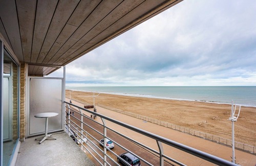 Koksijde-Bad Apartamento | Apartamento esquinero en primera línea de mar.