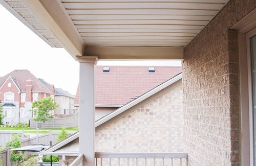 Vaughan Casa | Modern, luxurious, entire home for family or work in quiet neighborhood