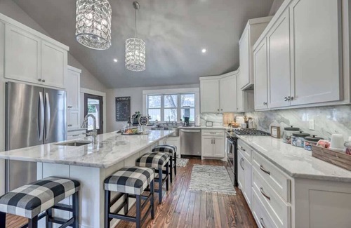 Fredericksburg Casa | Modern Luxurious Home With Game Room