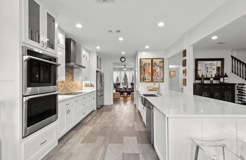 Hudson Oaks Casa | MODERN LUXURIOUS HOUSE/ with pool, and large Patio
