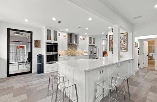 Hudson Oaks Casa | MODERN LUXURIOUS HOUSE/ with pool, and large Patio