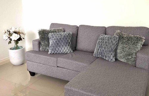 Runaway Bay Apartamento | Modern Luxury 1BR Condo in Kingston